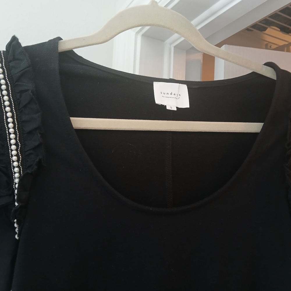Sundays Ruffled Black Sleeveless Blouse